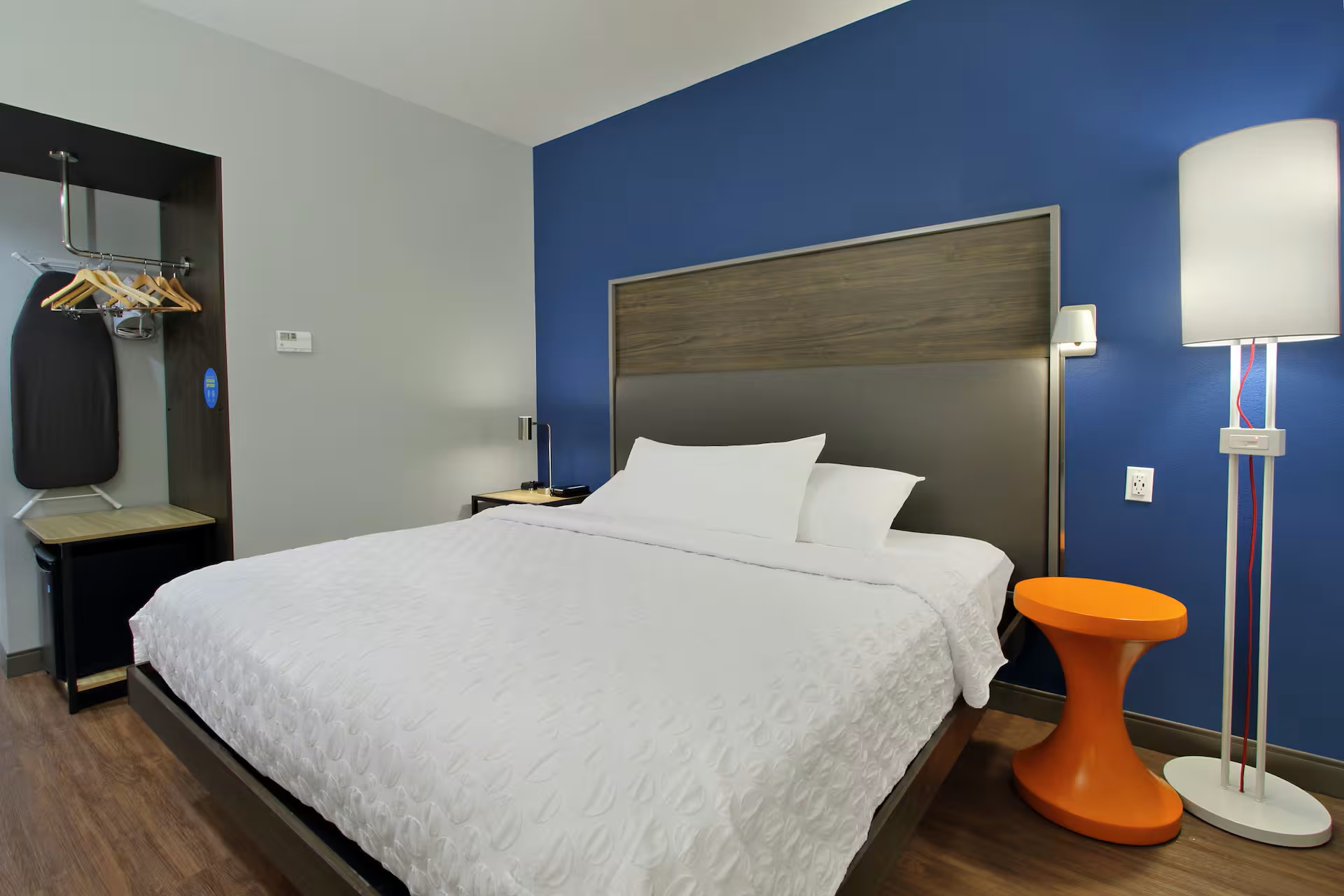 Modern Tru by Hilton king guest room