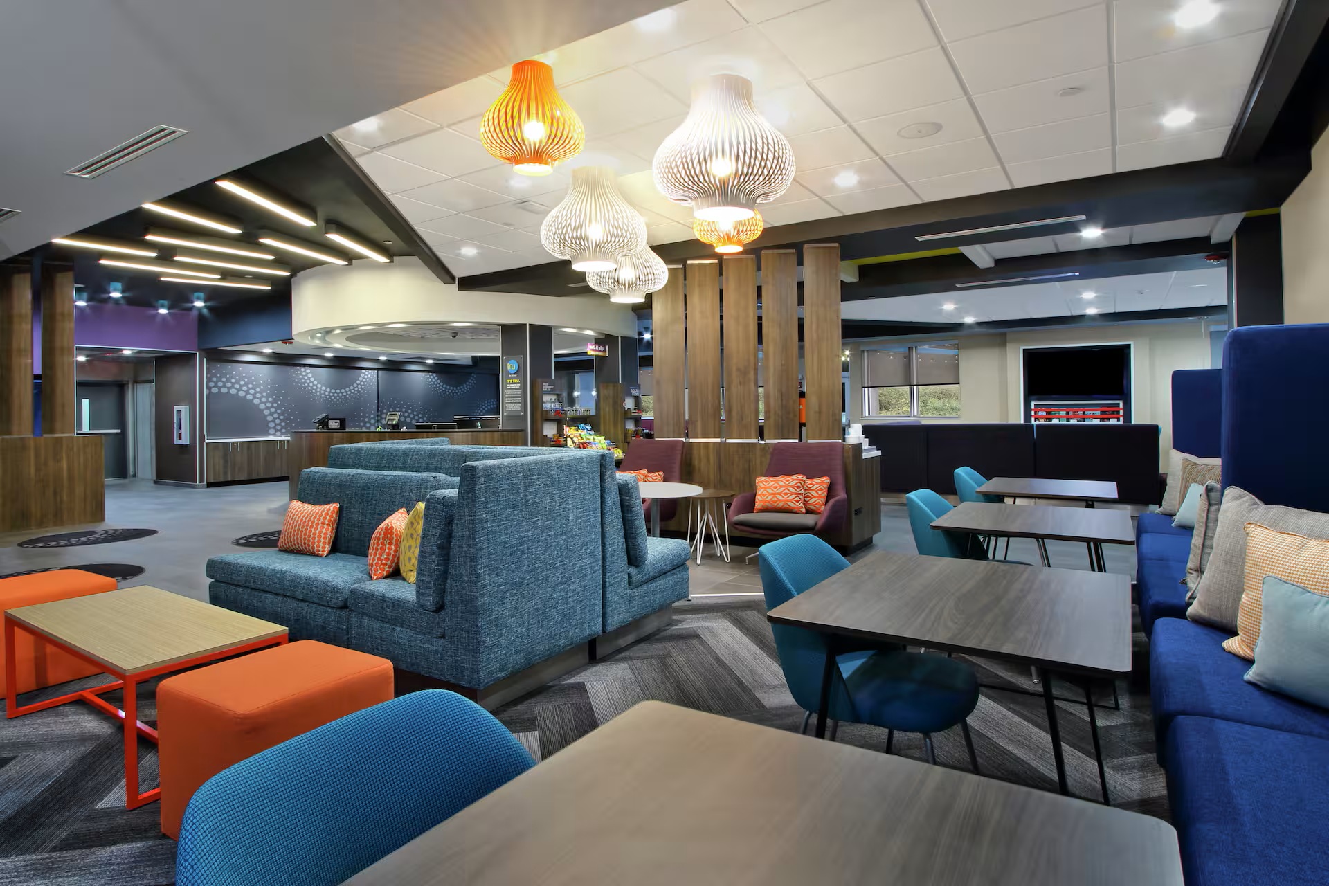 Tru by Hilton lobby seating