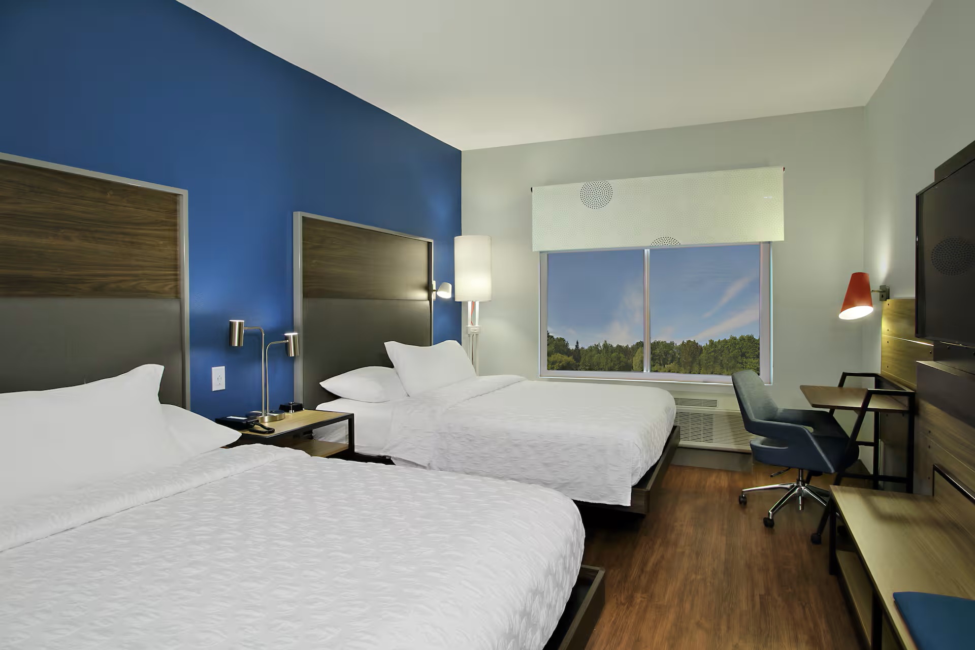 Tru by Hilton queen room